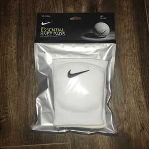 nike essential knee pads